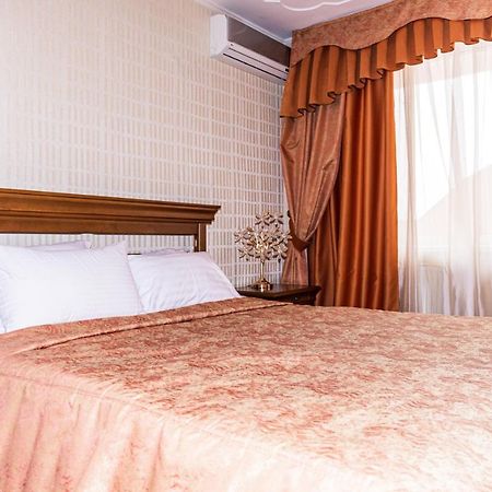 Olymp Hotel Uzhhorod Bagian luar foto