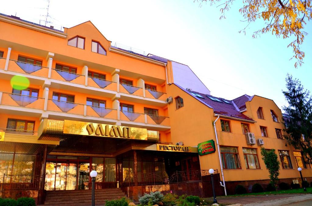 Olymp Hotel Uzhhorod Bagian luar foto