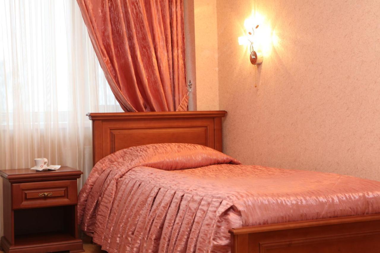 Olymp Hotel Uzhhorod Ruang foto