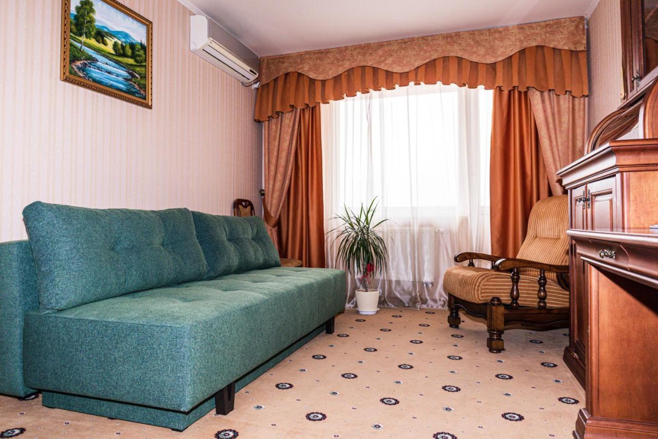 Olymp Hotel Uzhhorod Bagian luar foto